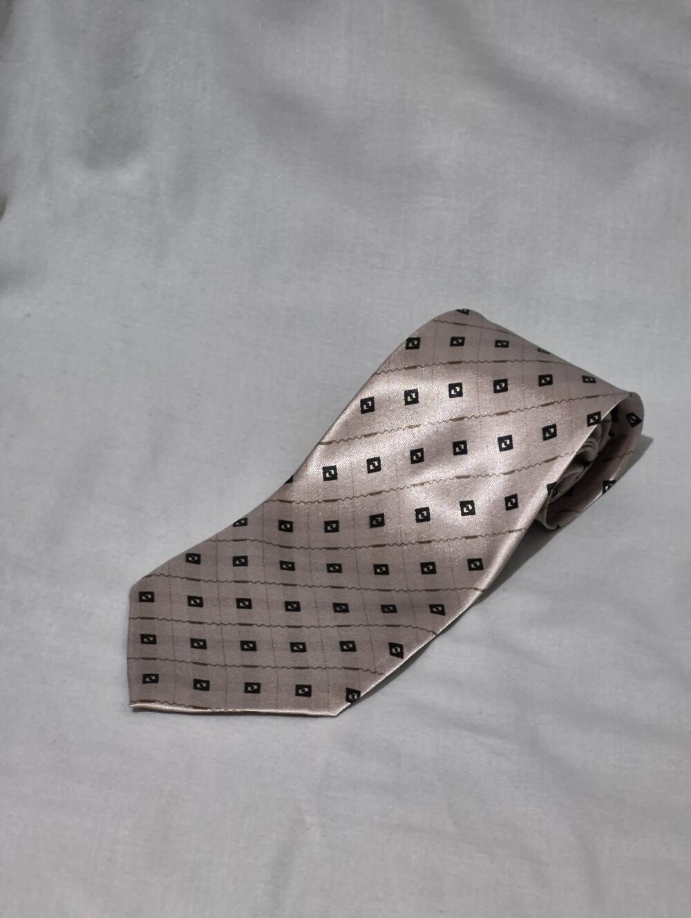 Elegant Light Pink Geometric Men's Silk Tie
